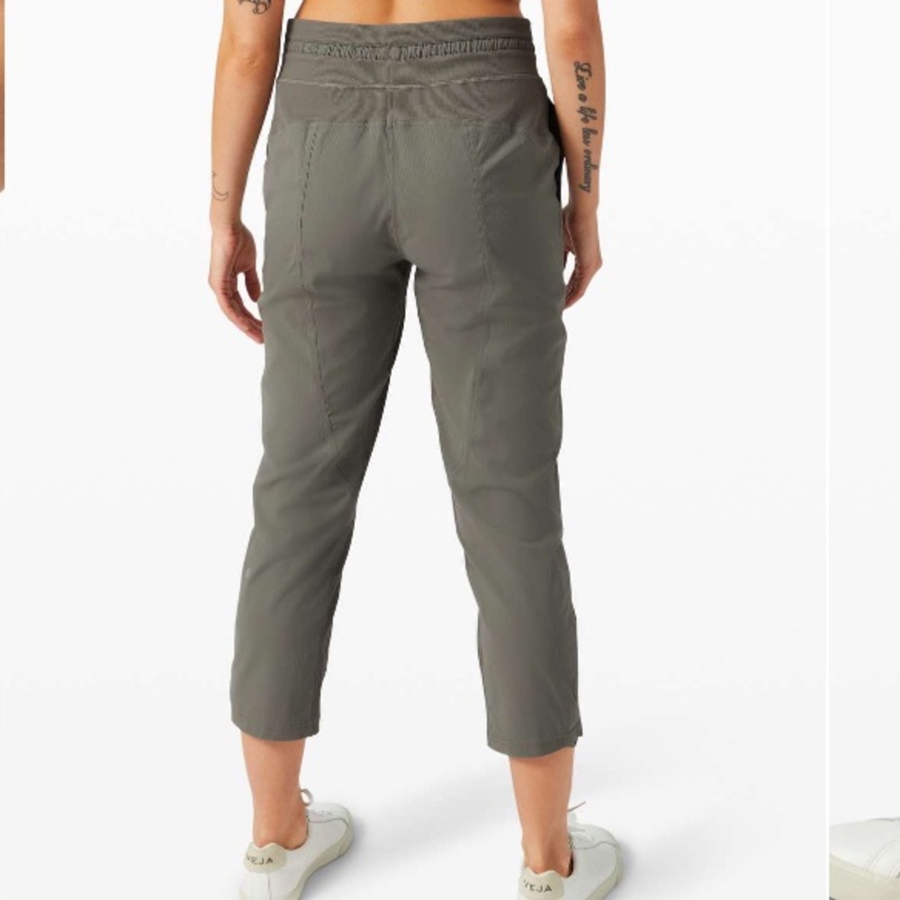 Lululemon dance studio crop size 6 - Picture 2 of 10